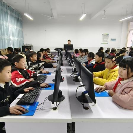 Jiangsu Jutian को Sun Haiqing ले कम्प्युटर दान मार्फत गृहनगर शिक्षालाई कसरी सशक्त बनायो?